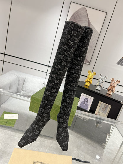 THIGH HIGH BOOTS IN BLACK KNITTED FABRIC
