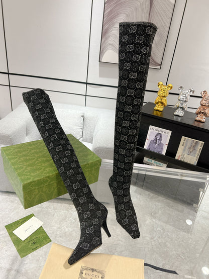 THIGH HIGH BOOTS IN BLACK KNITTED FABRIC