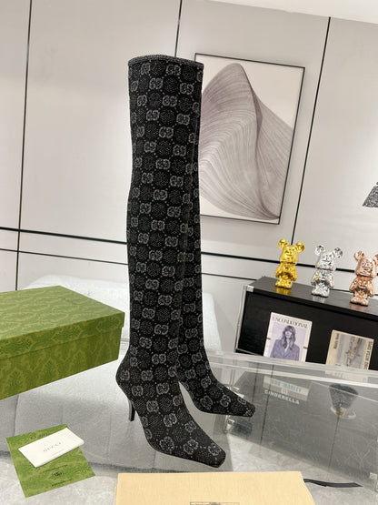 THIGH HIGH BOOTS IN BLACK KNITTED FABRIC