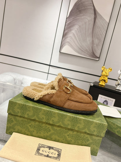 HORSEBIT MULE IN BROWN SUEDE AND FLEECE LINING