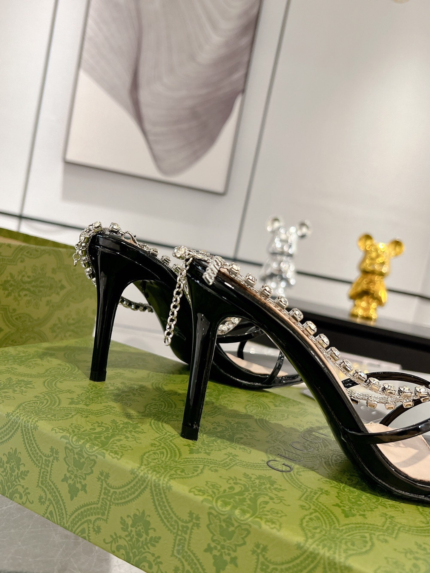 STRAPPY SANDAL WITH RHINESTONE CHAIN IN BLACK PATENT LEATHER