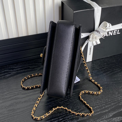 RETRO STYLE FLAP BAG 19 IN BLACK GRAINED CALFSKIN GOLD HARDWARE