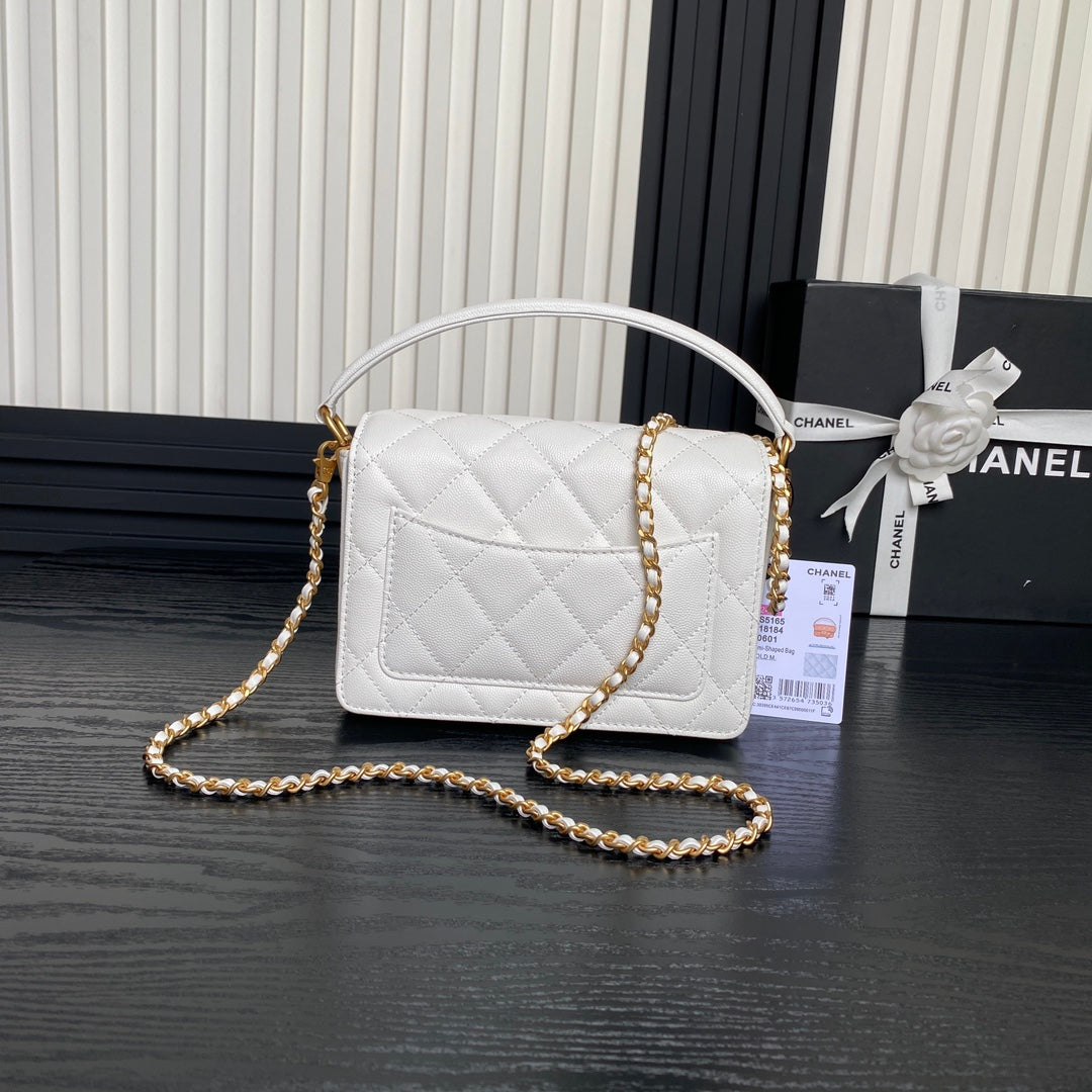 RETRO STYLE FLAP BAG 19 IN WHITE GRAINED CALFSKIN GOLD HARDWARE