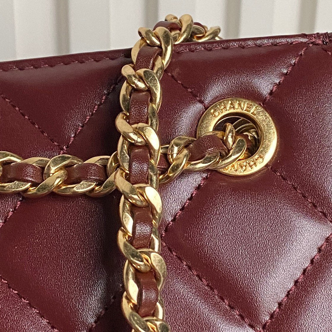 HANDBAG 27 IN GARNET RED DIAMOND PATTERN QUILTED SHINY LAMBSKIN GOLD HARDWARE