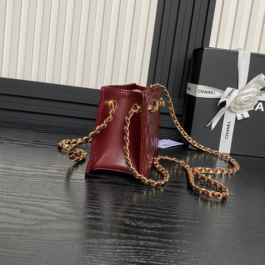 HANDBAG 27 IN GARNET RED DIAMOND PATTERN QUILTED SHINY LAMBSKIN GOLD HARDWARE