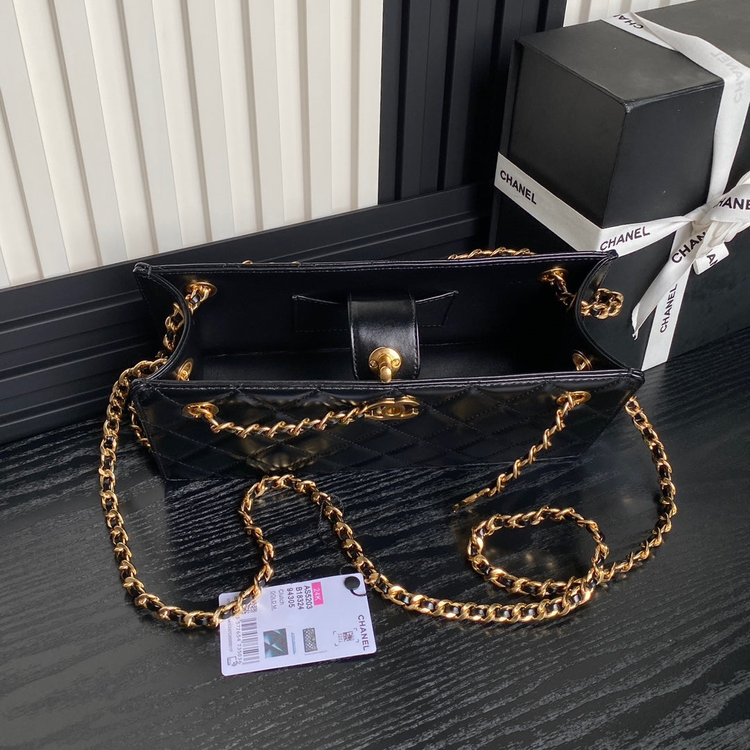 HANDBAG 27 IN BLACK DIAMOND PATTERN QUILTED SHINY LAMBSKIN GOLD HARDWARE