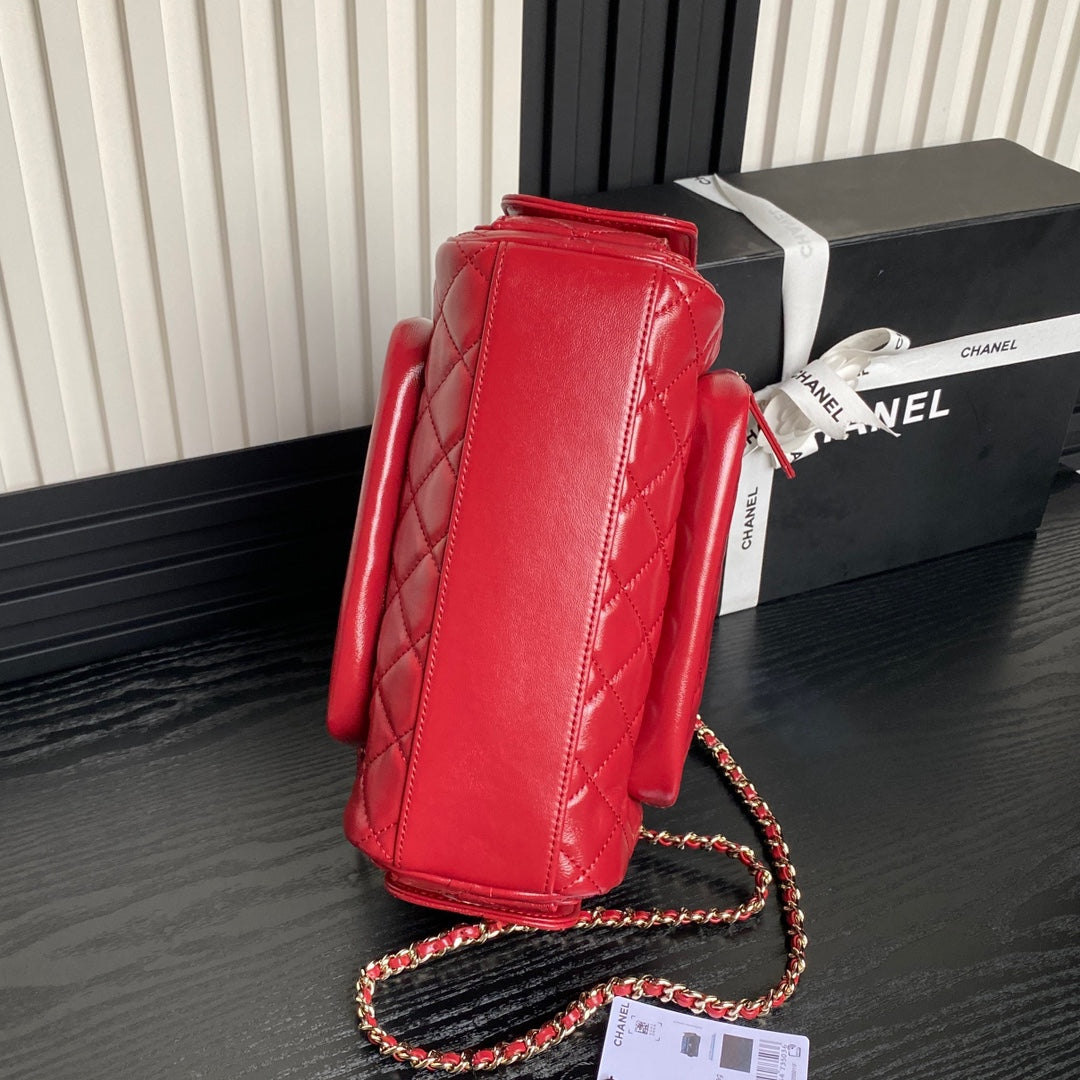 CAMERA BAG 24 IN RED SHINY CALFSKIN GOLD CHAIN