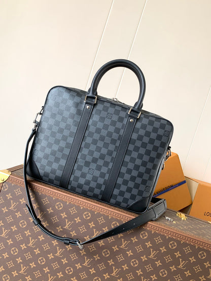 PORTE- DOCUMENTS VOYAGE NM HANDBAG 36 IN BLACK DAMIER GRAPHITE CANVAS