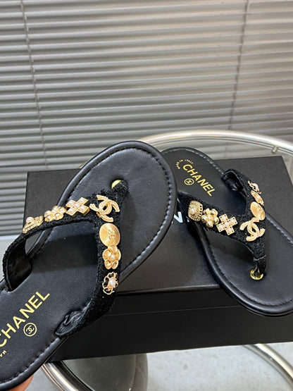 THONG SLIPPERS IN BLACK SOFT LEATHER WITH LOGO STICKER DETAIL