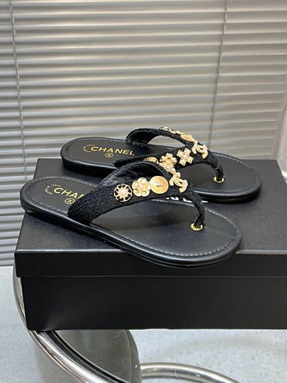THONG SLIPPERS IN BLACK SOFT LEATHER WITH LOGO STICKER DETAIL