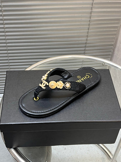 THONG SLIPPERS IN BLACK SOFT LEATHER WITH LOGO STICKER DETAIL