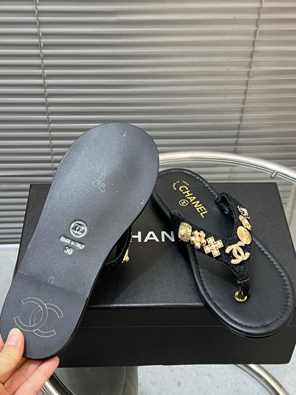 THONG SLIPPERS IN BLACK SOFT LEATHER WITH LOGO STICKER DETAIL