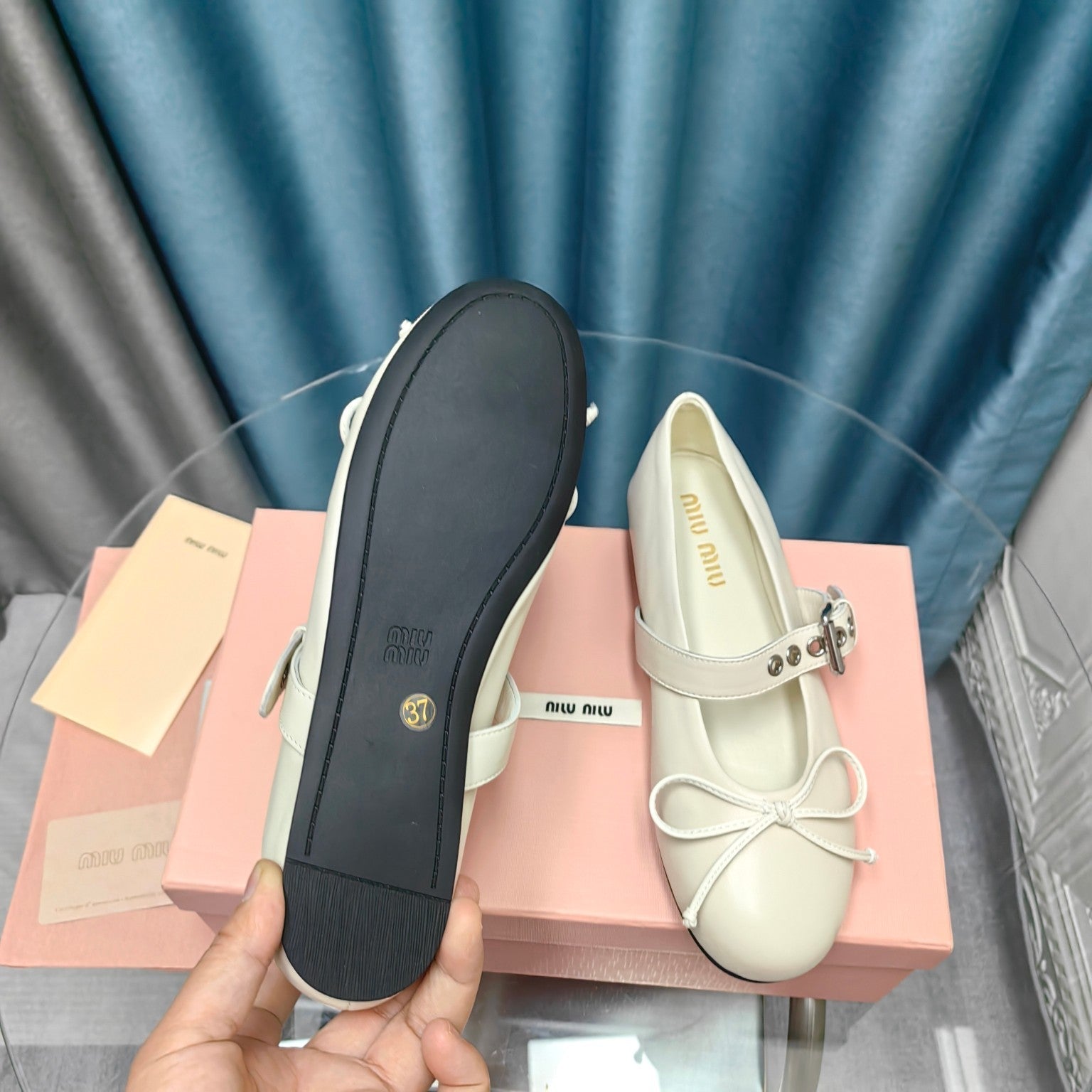 GHOST WHITE BALLET SHOES COWHIDE WITH BUTTON