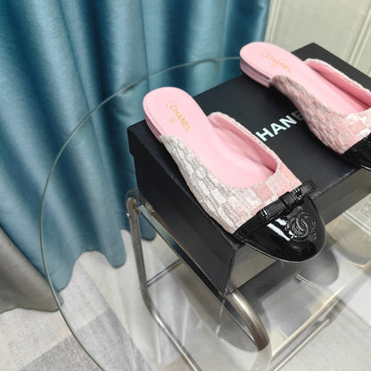 MULE IN LIGHT PINK SATIN AND BLACK LAMBSKIN