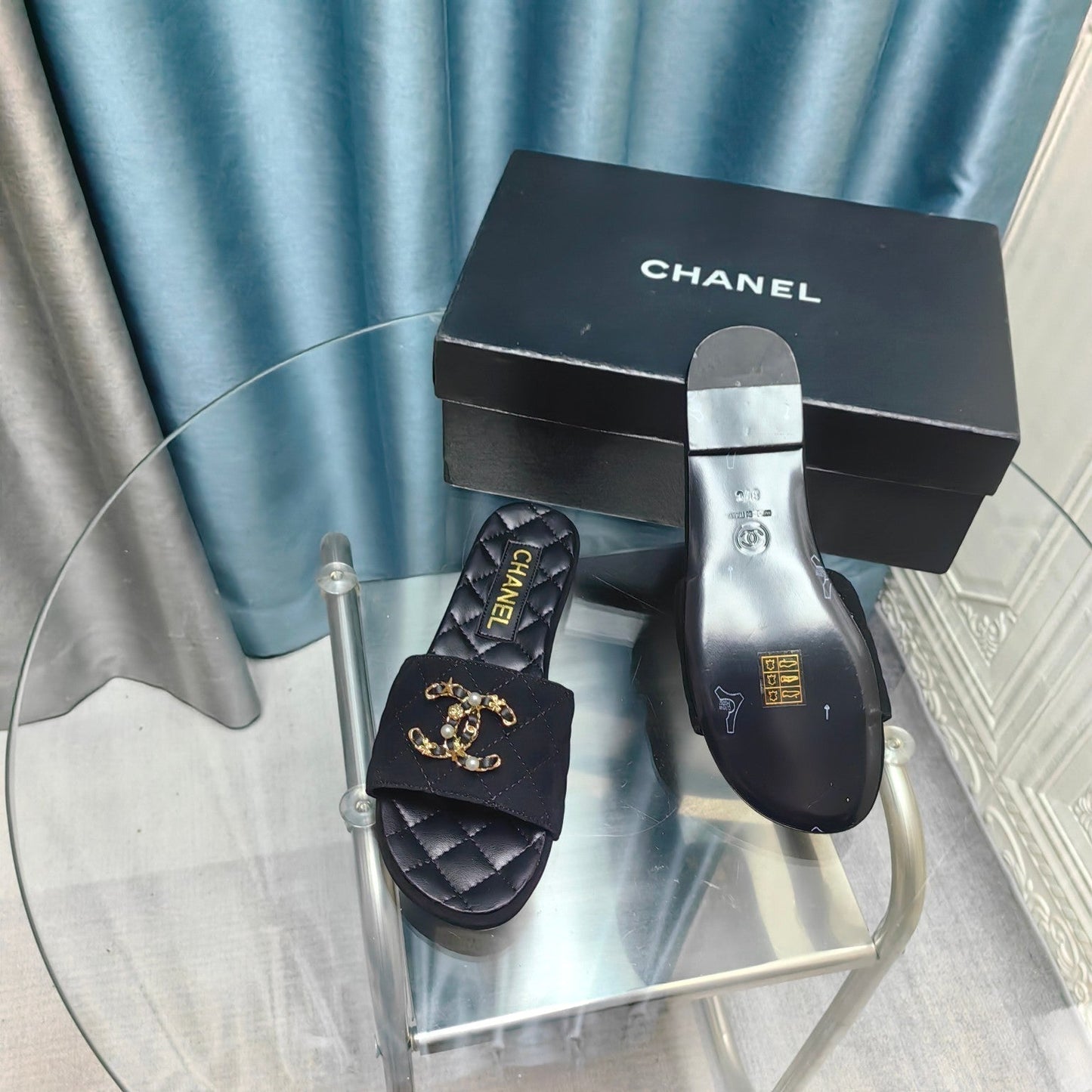 QUILTED SLIPPERS BLACK SUEDE AND SHEEPSKIN