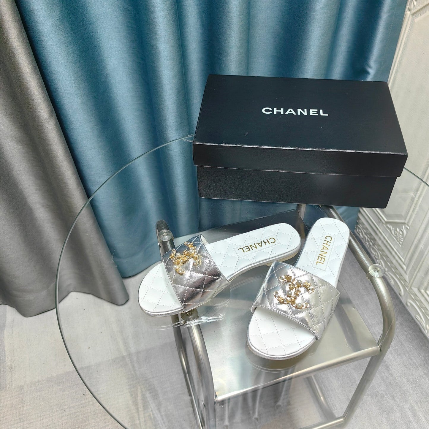 QUILTED SLIPPERS SILVER SHEEPSKIN