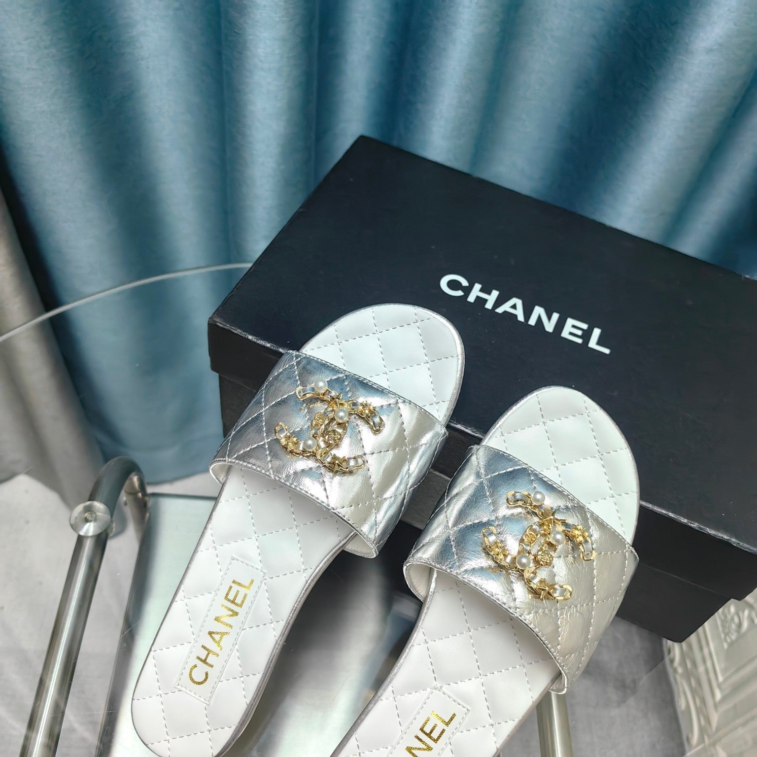 QUILTED SLIPPERS SILVER SHEEPSKIN