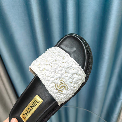 KNIT SLIPPERS IN LIGHT PINK WOVEN SATIN AND BLACK SHEEPSKIN