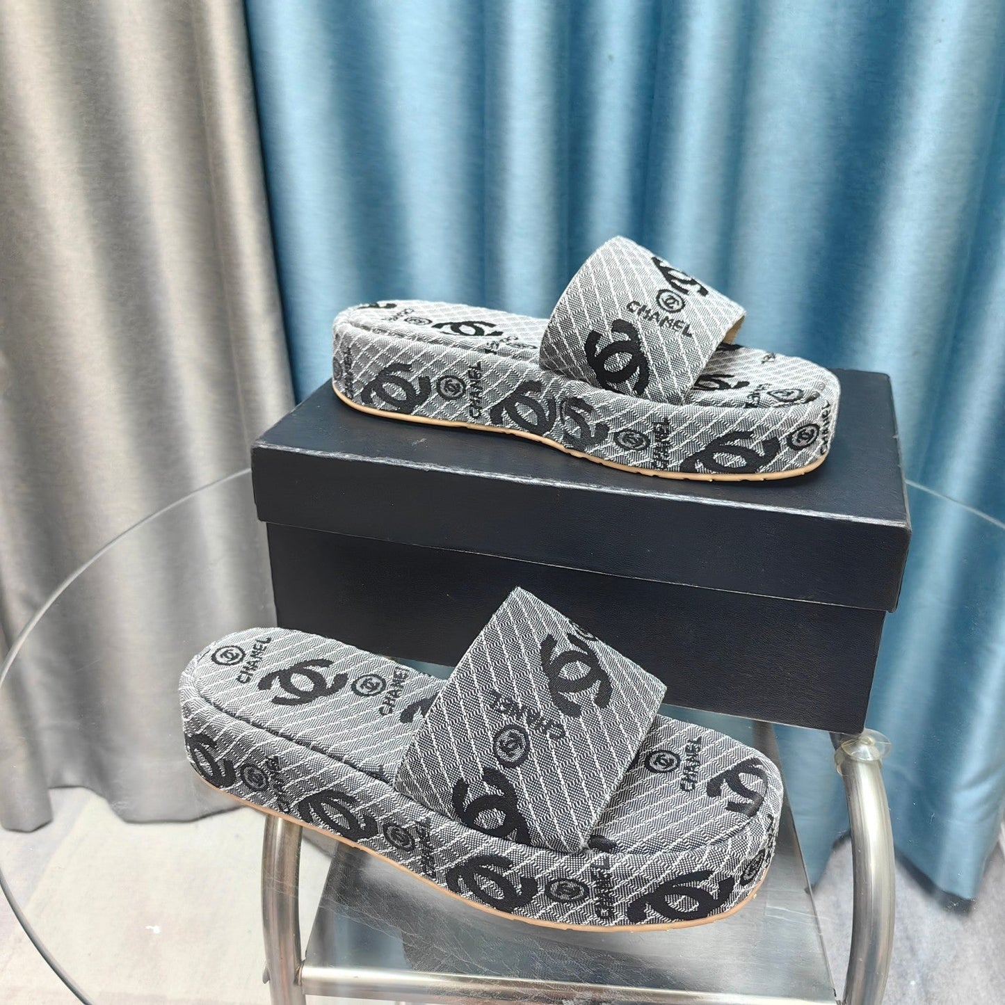 THICK-SOLE SLIPPERS GREY SATIN