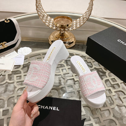 WEDGE PLATFORM IN LIGHT PINK FABRIC WITH WHITE LOGO