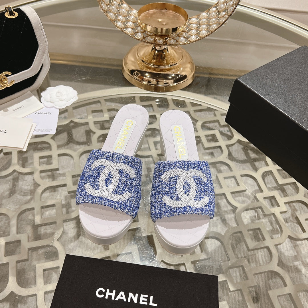 WEDGE PLATFORM IN SAPPHIRE BLUE FABRIC WITH WHITE LOGO