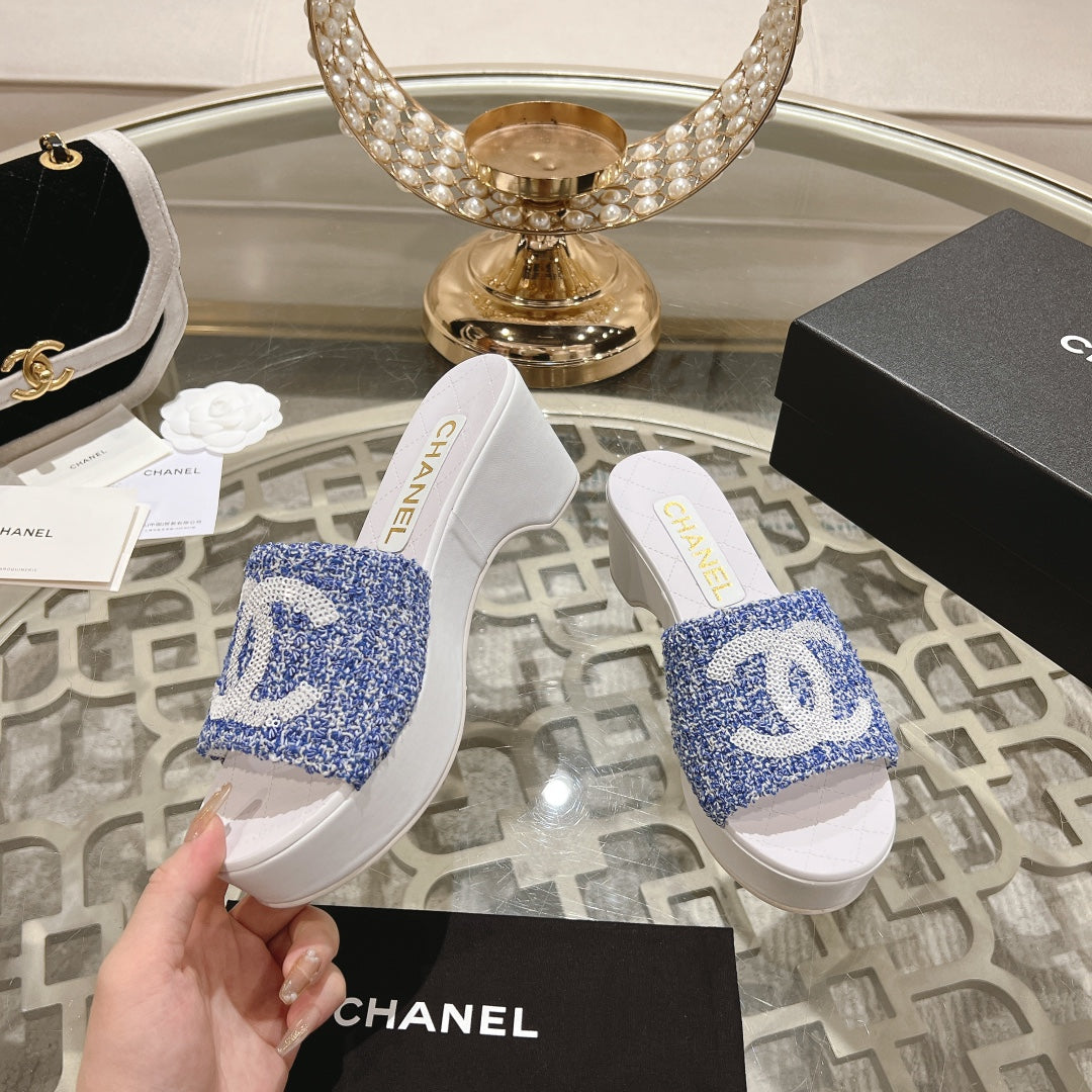 WEDGE PLATFORM IN SAPPHIRE BLUE FABRIC WITH WHITE LOGO