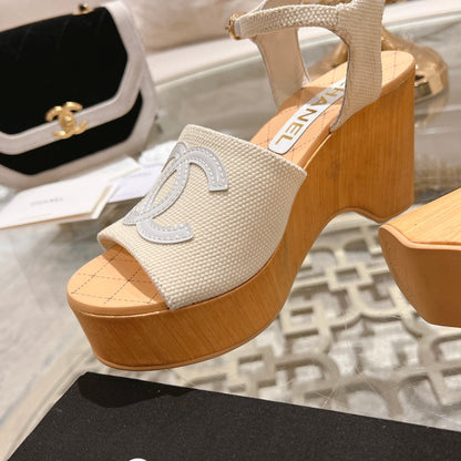 WEDGE SANDALS IN WHITE LAMBSKIN WITH LOGO