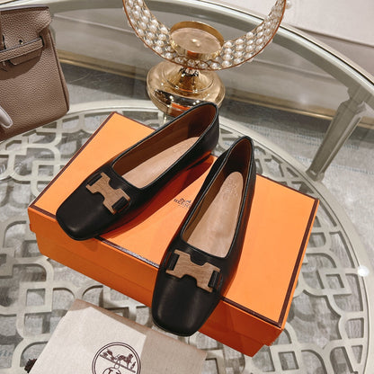 H - BUCKLE BALLET BLACK CALFSKIN