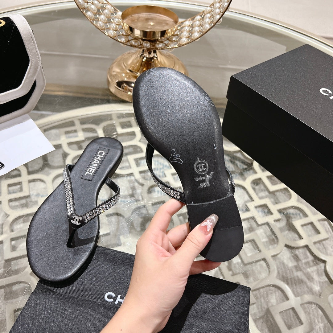 RHINESTONES THONG SANDAL IN BLACK LAMBSKIN