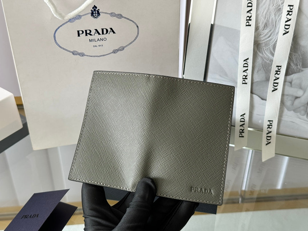 EMBOSSED LOGO WALLET 11 IN FINCH GREEN CALFSKIN
