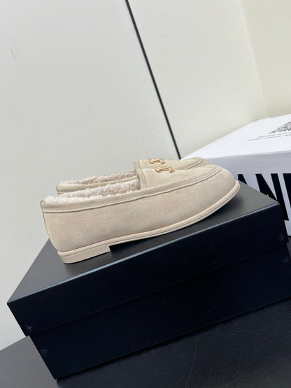 LOAFER IN BEIGE SUEDE AND SOLF FLEECE LINING