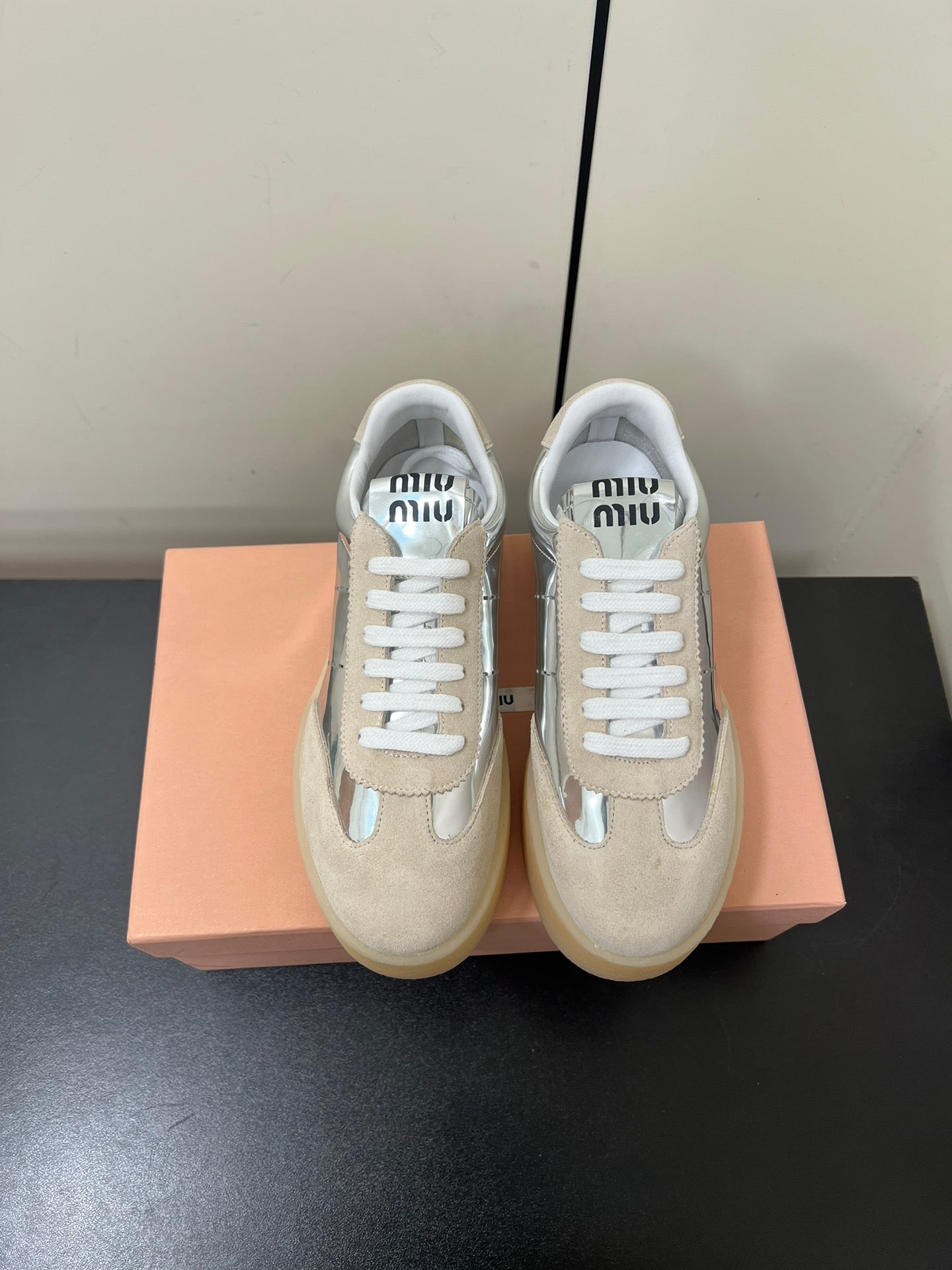 THICK-SOLED RETRO SNEAKERS IN SILVER METALLIC LAMBSKIN AND BEIGE SUEDE