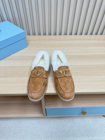 LOAFER IN CAMEL SUEDE AND FUR LINING ATTACHED TRIANGLE LOGO
