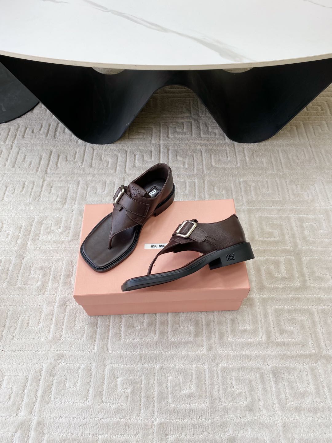 THONG SANDALS IN ESPRESSO LAMBSKIN WITH SILVER BUCKLE