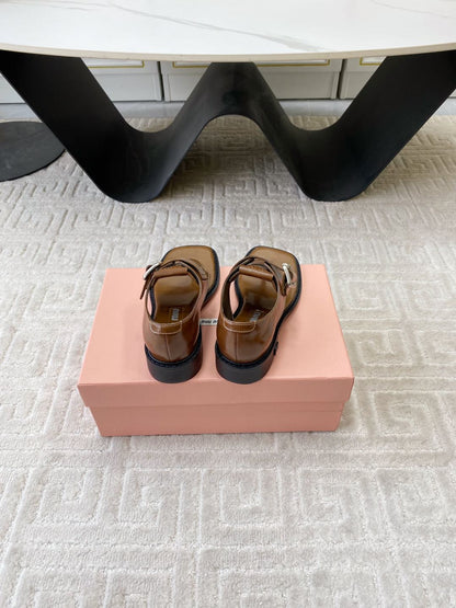 THONG SANDALS IN RUSSET BROWN SHINY LAMBSKIN WITH SILVER BUCKLE