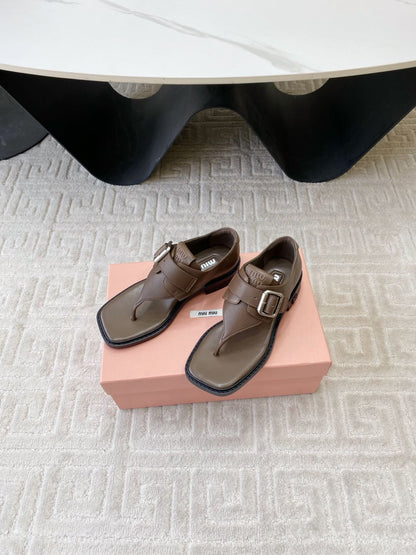 THONG SANDALS IN COFFEE BROWN LAMBSKIN WITH SILVER BUCKLE