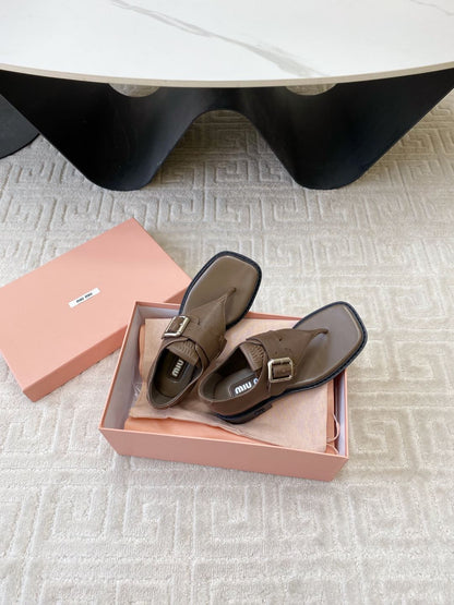 THONG SANDALS IN COFFEE BROWN LAMBSKIN WITH SILVER BUCKLE