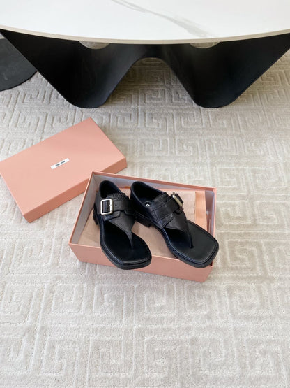THONG SANDALS IN BLACK LAMBSKIN WITH SILVER BUCKLE