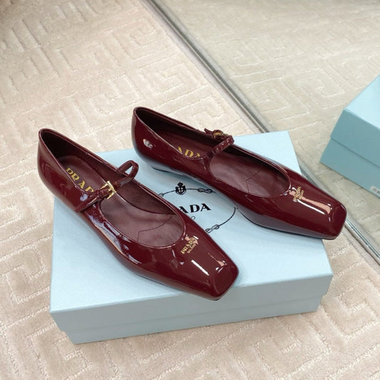 MARY JANE FLATS SQUARE TOE IN BURGUNDY RED PATENT SHEEPSKIN