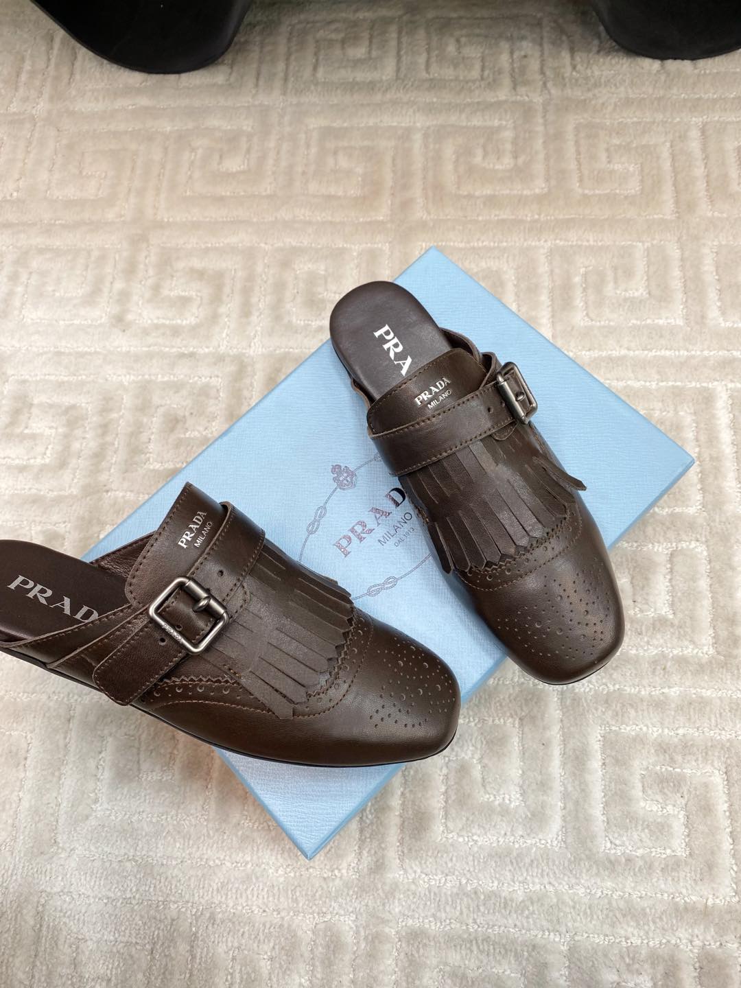 TASSEL MULES IN WALNUT BROWN LAMBSKIN