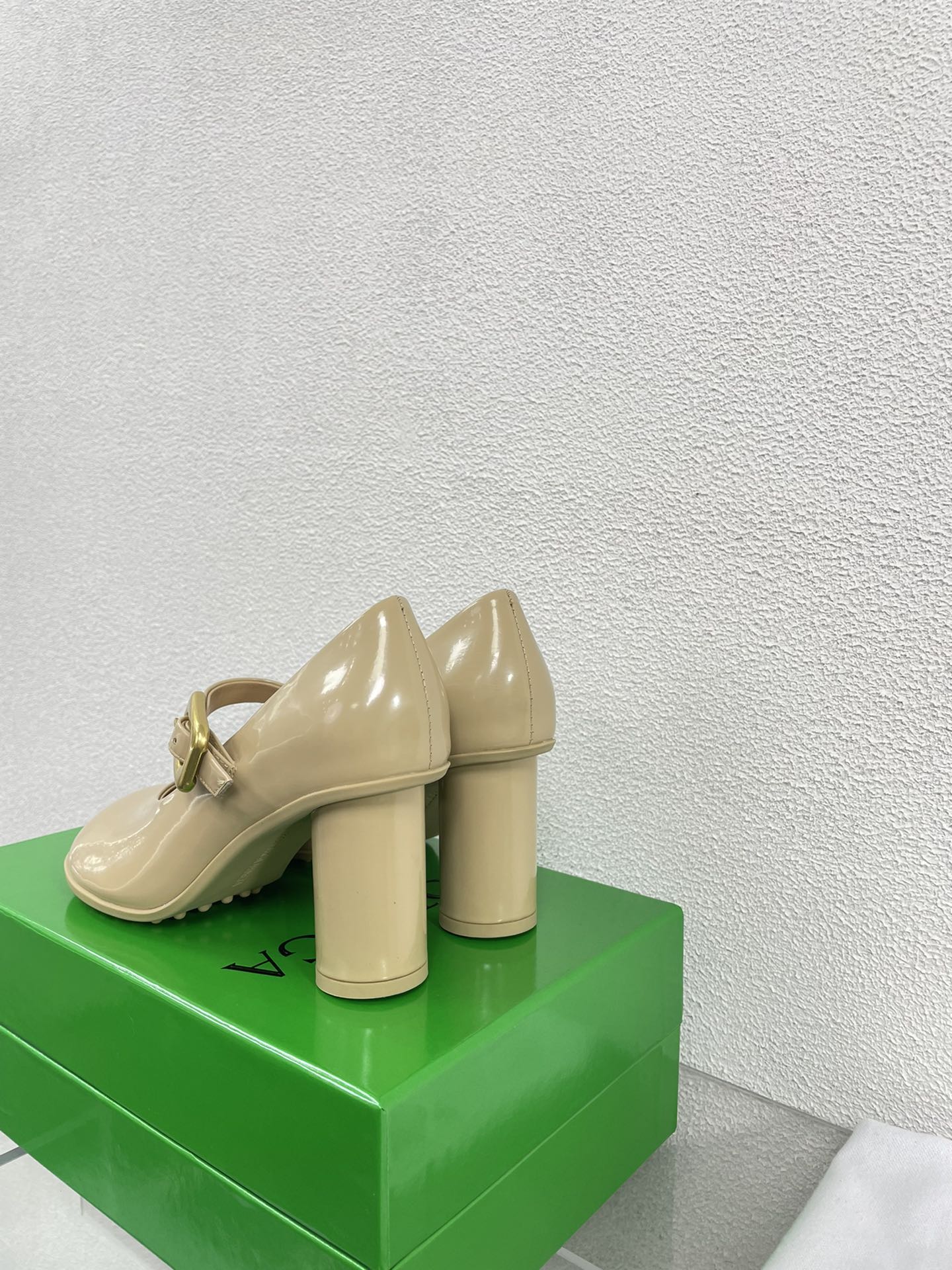 ATOMIC MARY-JANE PUMP 9 CM IN BISQUE BEIGE CALFSKIN