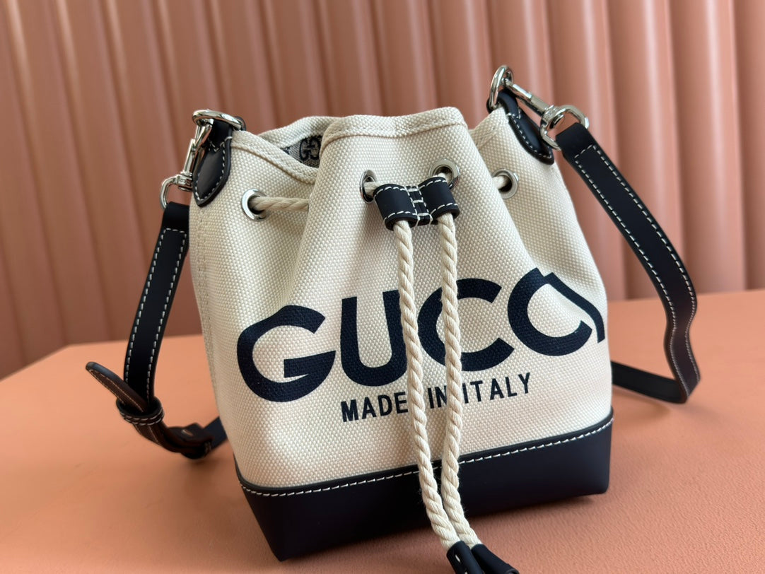 SMALL DRAWSTRING SHOULDER BAG 21 IN WHITE CANVAS DARK BLUE CALFSKIN