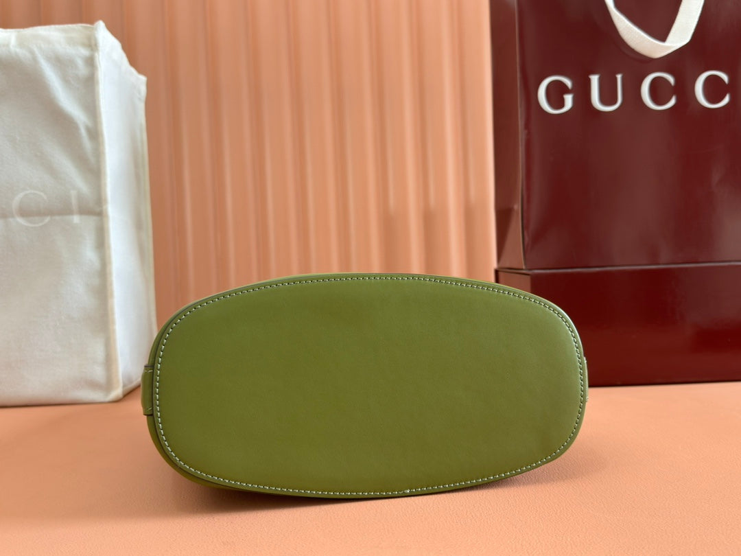 73 MEDIUM BUCKET BAG 27.5 IN GREEN SMOOTH CALFSKIN