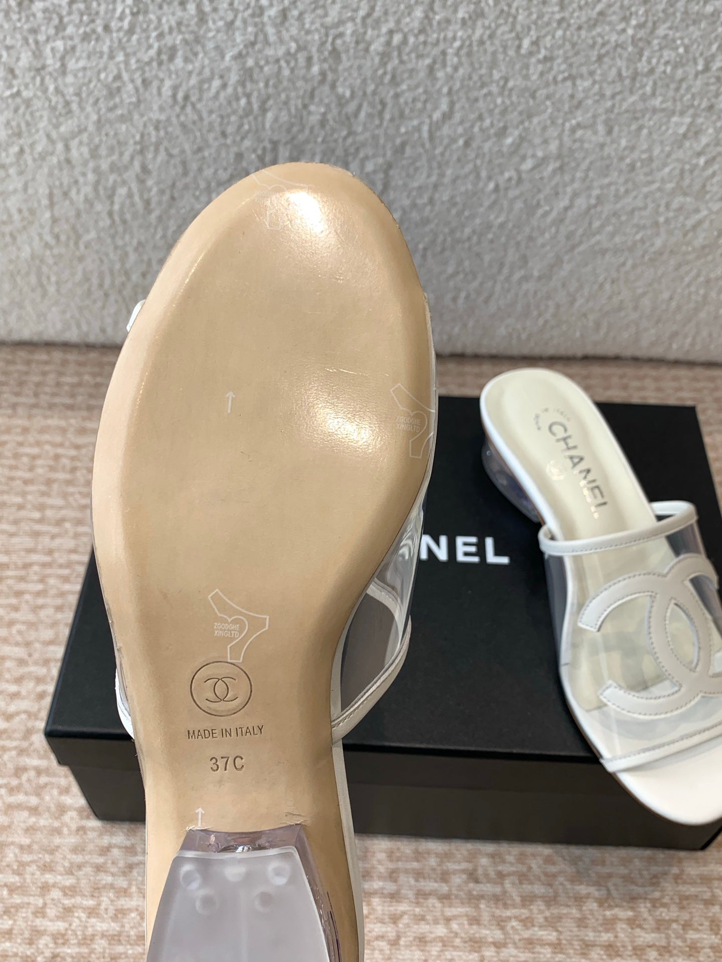 SLIDE SANDALS IN WHITE LAMBSKIN WITH TRANSPARENT PVC