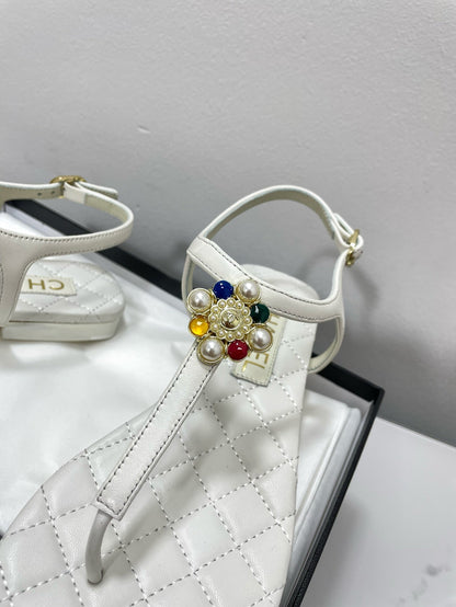 THONG SANDALS WITH COLORFUL PEARL BUCKLE IN WHITE LAMBSKIN