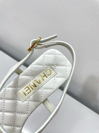 THONG SANDALS WITH COLORFUL PEARL BUCKLE IN WHITE LAMBSKIN