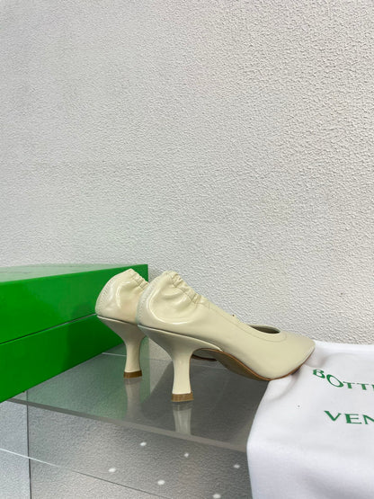 SHARP CHAIN PUMP 6 CM IN BONE WHITE CALFSKIN