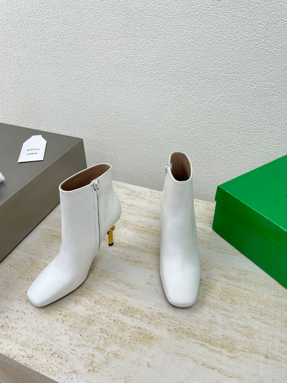 KNOT ANKLE BOOT IN WHITE CALFSKIN WITH GOLD METAL HEEL 9 CM