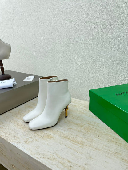 KNOT ANKLE BOOT IN WHITE CALFSKIN WITH GOLD METAL HEEL 9 CM