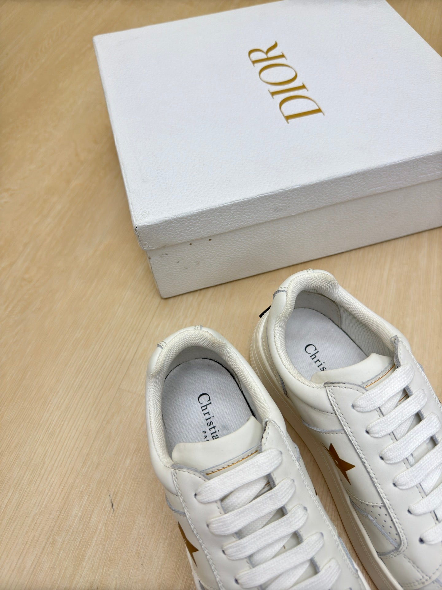 GOLD STAR PLATFORM SNEAKER IN WHITE CALFSKIN AND SUEDE